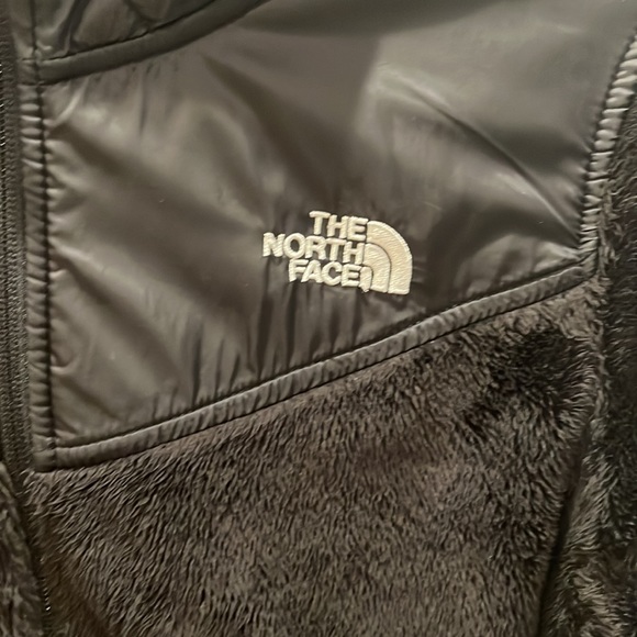 Womens’ The North Face black hooded jacket! Like new condition - Picture 2 of 4